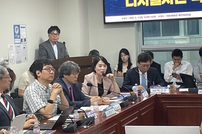 17일 김효봉 법무법인(유한) 태평양 변호사가 더불어민주당 주최 '디지털자산혁신법 설명회'에서 발표하고 있다. = 김정후 기자