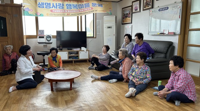 지난 16일 시초면 선동2리 경로당에서 어르신들을 대상으로 '우리동네 건강지키기 지원사업'의 일환인 마을 건강회의를 개최했다. ⓒ 서천군