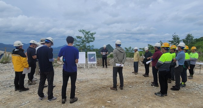 자병산 석회석 채광지 관리강화를 위한 민·관 협력 현장 토론회 개최하고 있다. ⓒ 산림청