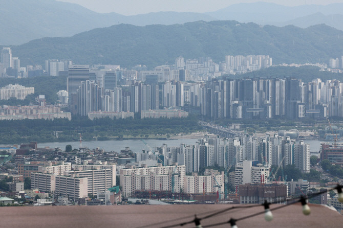 하반기 아파트 입주 물량이 지난해 하반기 대비 40% 가깝게 급감했다. © 연합뉴스