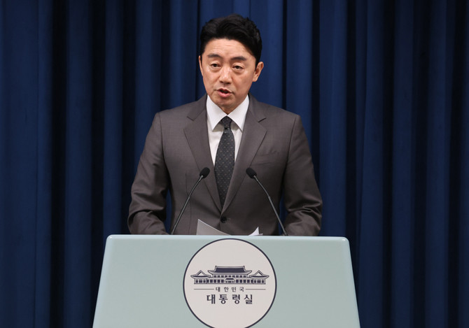 강훈식 대통령실 비서실장이 23일 용산 대통령실에서 11명의 장관 후보자와 국무조정실장 지명 관련 브리핑을 하고 있다. ⓒ 연합뉴스