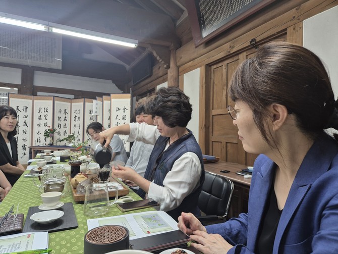 이날 참가자들은 효령문화원 모련재에서 진행된 다도체험을 통해 마음을 정돈하고, 재도약을 준비하는 의미 있는 시간을 보냈다. ⓒ 서울제대군인지원센터