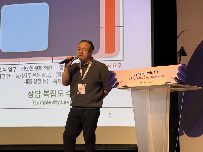 지난 24일 '2025 KCCM' 컨퍼런스 현장에서 고영률 위고 대표가 강연하고 있다. =김주환 기자