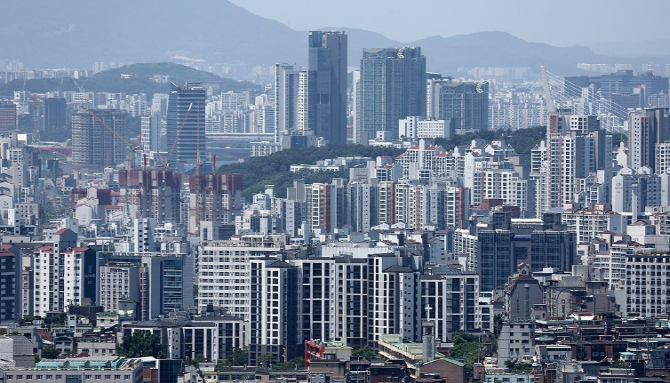 25일 금융위원회는 부동산신탁사의 토지신탁 사업 내실화를 위한 금융투자업규정 개정안을 의결하고 내달 1일부터 시행한다고 밝혔다. © 연합뉴스