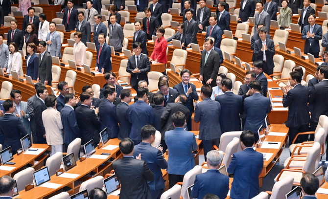 이 대통령이 국회 시정연설을 위해 국회에 들어서고 있다. ⓒ 연합뉴스