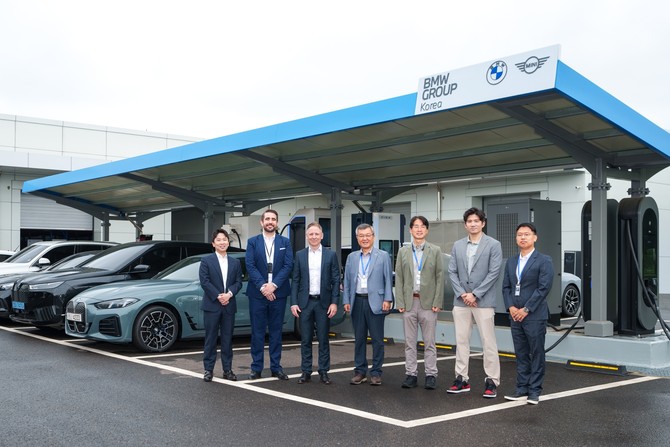 BMW 그룹 코리아가 한국전기연구원과 전기차 충전시스템 호환성 향상을 위한 '글로벌 상호운용성 시험센터' 구축에 대해 업무협약을 체결했다. ⓒ BMW 그룹 코리아