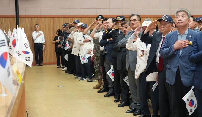 지난 25일 문예의전당 대강당에서 '6·25전쟁 제75주년 기념행사'를 개최하고 있다. ⓒ 서천군