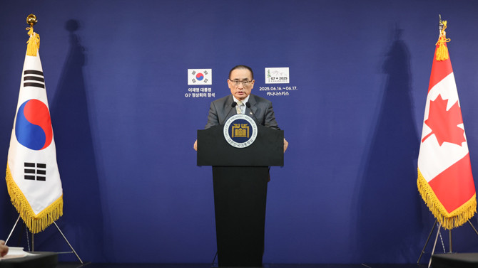 위성락 국가안보실장이 26일 용산 대통령실에서 기자들과 만나 나토 정상회의 결과에 대해 브리핑 했다. ⓒ 연합뉴스