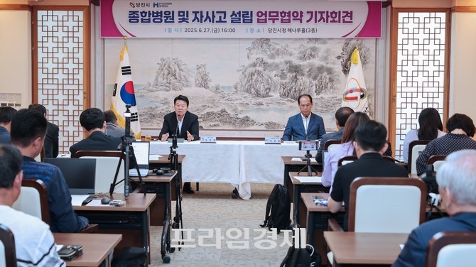 오성환 당진시장은 27일 시청 해나루홀에서 기자회견을 열고 종합병원과 자율형 사립고(자사고) 설립 계획을 공식 발표하고 있다. ⓒ 프라임경제