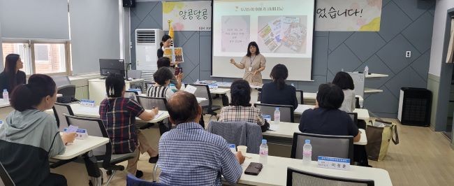 경주교육지원청 기초학력거점지원센터는 지난 24일 센터 연수실에서 경주·영천 지역 학습코칭단과 기초학전담교사 등을 대상으로 6월 사례회의를 실시했다. ⓒ 경주교육청
