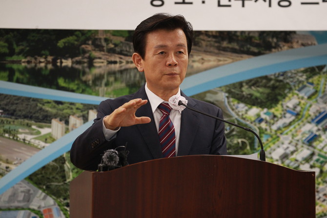 조규일 진주시장이 부강한 진주 제3의 기적 민선 8기 3년 성과 보고를 하고 있다. ⓒ 프라임경제