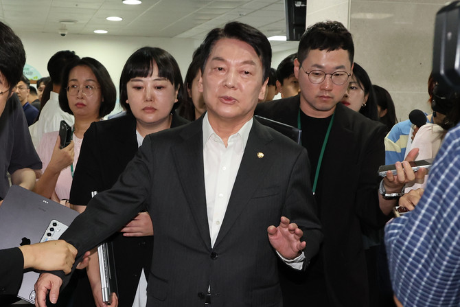 7일 안철수 국민의힘 의원은 국회 소통관에서 기자회견을 열고 "합의되지 않은 날치기 혁신위원회를 거부한다"고 말했다. ⓒ 연합뉴스