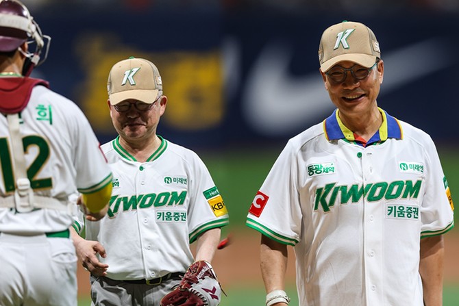 KB라이프는 지난 4일 서울 고척스카이돔에서 열린 프로야구 키움 히어로즈와 한화 이글스의 경기에서 '2025 KB라이프 파트너데이'를 성황리에 개최했다. ⓒ KB라이프
