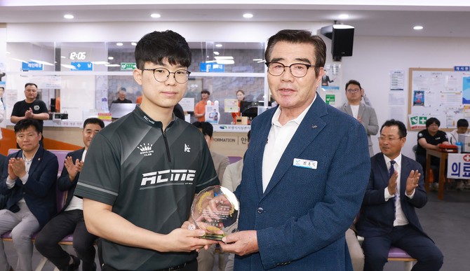 충청남도볼링협회와 보령시볼링협회가 주최·주관하고 보령시가 후원한 '제3회 만세보령머드배 전국 아마추어 볼링대회'를 개최하고 있다. ⓒ 보령시