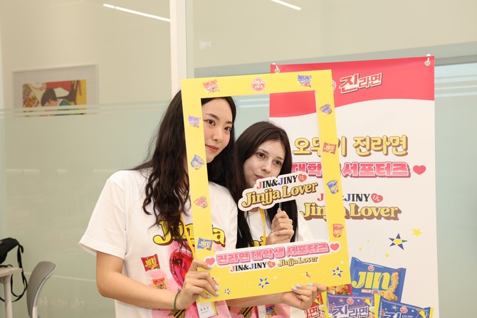 지난 8일 열린 오뚜기 진앤지니 17기 발대식에서 참가자들이 기념사진을 촬영하고 있다. ⓒ 오뚜기