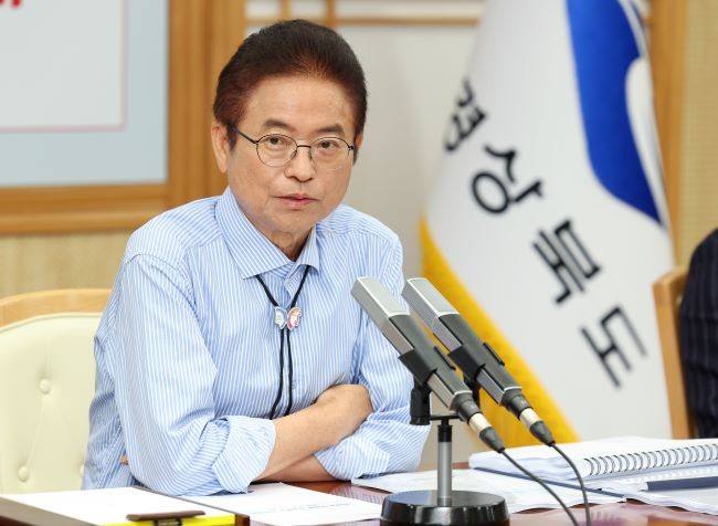 이철우 도지사는 10일 오전 도청 화백당에서 열린 '산불피해 재창조 본부회의'에서다. 이전과 다름없는 에너지로 회의 전체를 주도했다. ⓒ 경북도