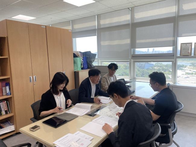 행정안전부를 방문해 지역 현안수요사업 및 재난안전수요 사업에 대한 필요성을 설명하고 특별교부세 지원을 건의하고 있다. ⓒ 고령군