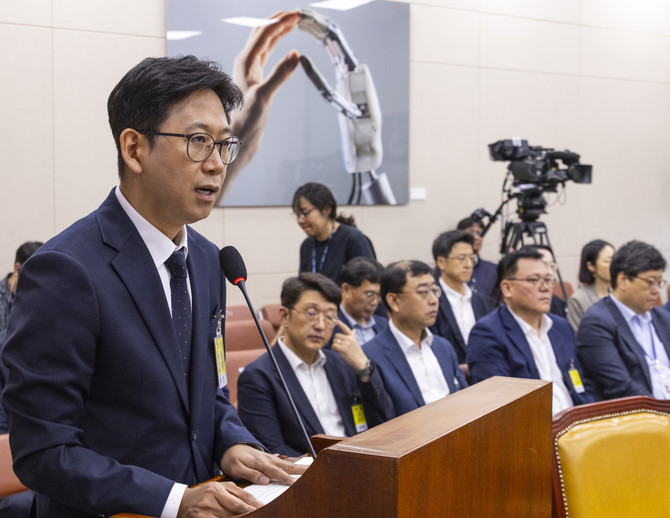 배경훈 과학기술정보통신부 장관 후보자가 14일 국회 과학기술정보방송통신위 인사청문회에 출석해 선서한 뒤 인사말을 하고 있다. ⓒ 연합뉴스