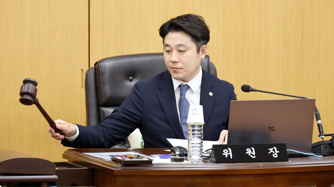 충청권 하계세계대학경기대회 지원 특위 김진오 위원장. ⓒ 의회사무국