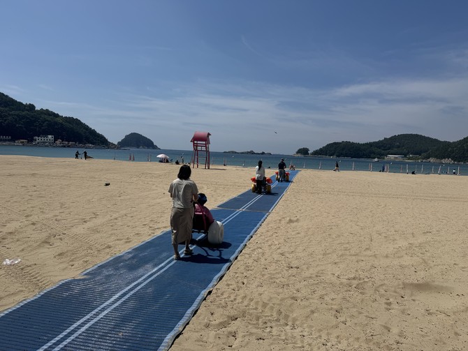 편히 걷는 모래사장, 가까이에서 함께 즐기는 바다! '남해 유니버셜 비치 프로젝트' 성료ⓒ 남해군