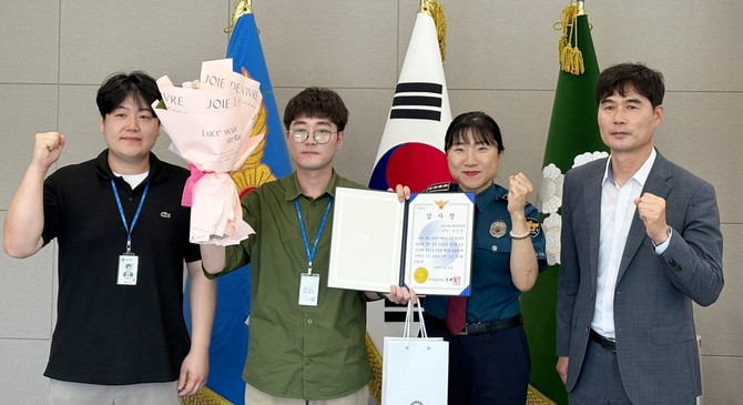 왼쪽에서 두번째 이진선 주무관, 세 번째 정혜심 태안경찰서장. ⓒ 태안군