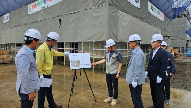 내년 3월 개교를 목표로 신설중인 가칭)인덕중학교, 가칭)대련초등학교, 달전초등학교에 대해 공정관리 및 안전사고 예방을 위한 현장 점검을 실시하고 있다. ⓒ 포항교육청