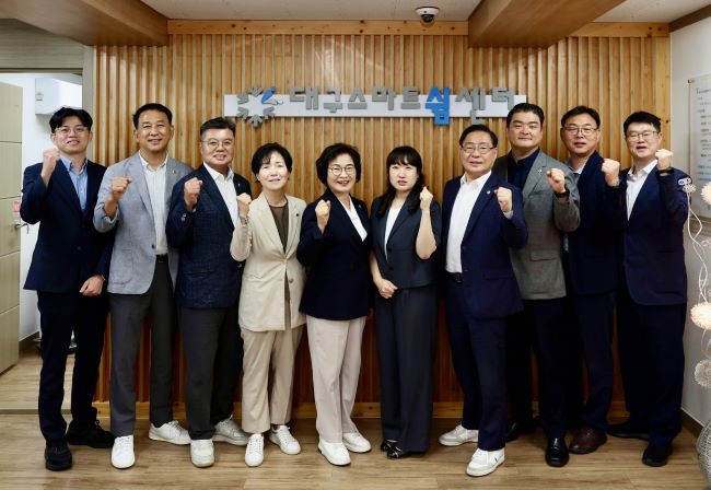 대구시의회 기획행정위원회는 제318회 임시회 기간 중인 21일 대구스마트쉼센터를 방문해 디지털 과의존 예방 및 시민소통 창구 운영 실태를 점검했다. ⓒ 대구시의회