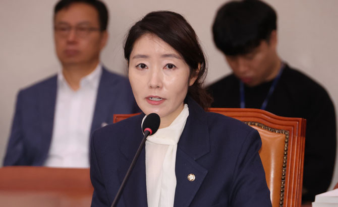 '갑질 논란'이 계속돼 왔던 강선우 여성가족부 장관 후보자가 자진 사퇴 의사를 밝혔다. ⓒ 연합뉴스