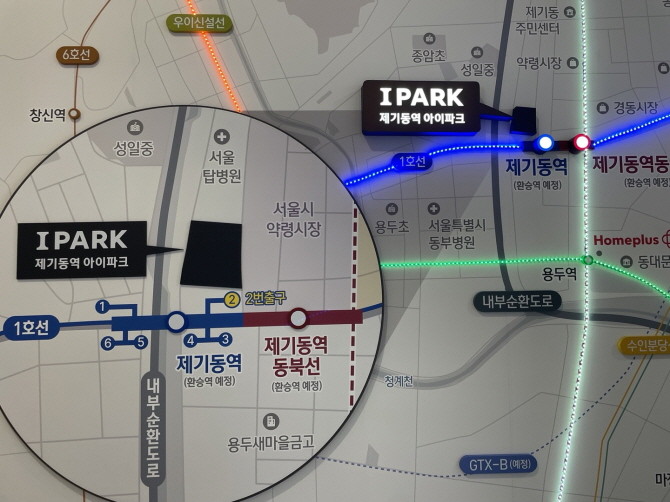 견본주택 내부에 마련된 지역도.= 박선린 기자
