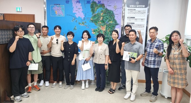 지난 28일 '청년농업인 식량산업포럼' 이사진과 간담회를 개최 후 기념촬영을 하고 있다. ⓒ 의회사무국