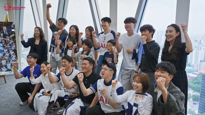 AIA생명은 30일 팬크리에이터들의 영국 런던 및 토트넘 홋스퍼 구단 방문 여행기를 담은 'AIA생명X토트넘 팬크리에이터 2'를 자사의 유튜브 채널을 통해 선보였다. ⓒ AIA생명