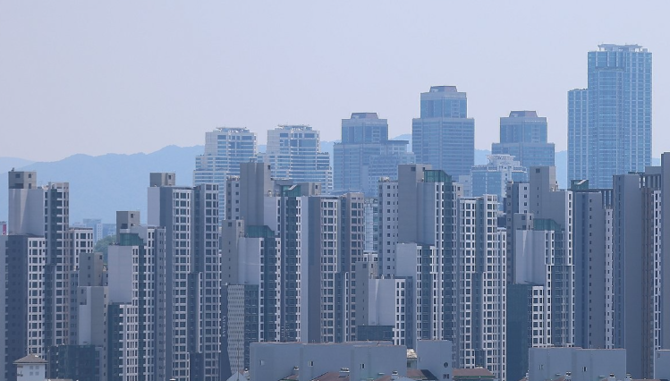 6·27 대출 규제의 영향으로 서울 아파트값 상승세가 5주째 둔화세를 이어가고 있다. © 연합뉴스