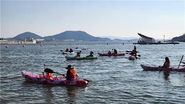 목포 평화광장 카약 체험 모습. ⓒ 목포시