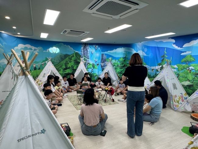안동시는 저출생 문제 해결과 아동돌봄 정책 강화라는 시대적 과제를 해결하기 위해, 교육발전특구 시범사업의 일환으로 지역 주도의 돌봄체계 구축에 박차를 가하고 있다. ⓒ 안동시
