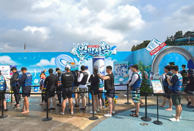 동아제약은 경기도 용인시에 위치한 캐리비안 베이에서 '얼박사' 팝업스토어를 진행한다. © 동아제약