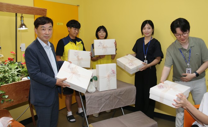 지난 11일 한전KPS(주)당진사업처의 후원으로 당진시복지재단과 협업해 '언니들의 비밀상자' 사업을 진행하고 있다. ⓒ 당진시