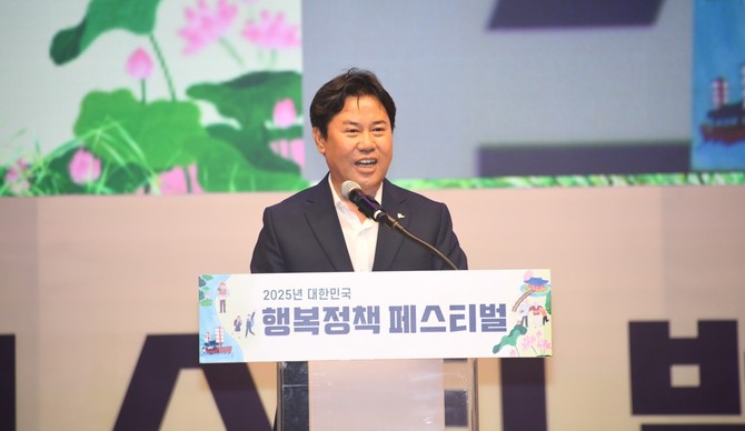 2025년 대한민국 행복정책 페스티벌에서 축사를 하고 있다. ⓒ 부여군