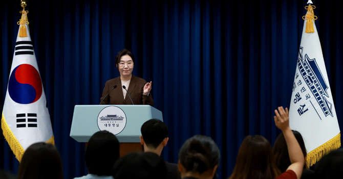 강유정 대변인이 한미 정상회담 관련 브리핑을 하고 있다. ⓒ 연합뉴스