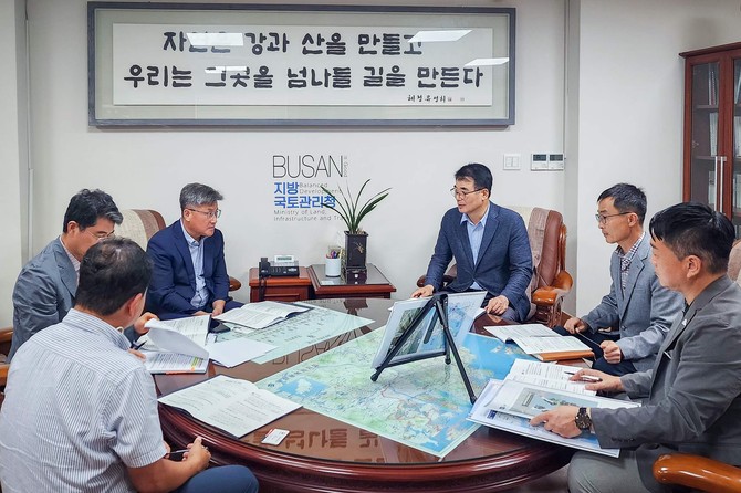 장충남 군수 '부산지방국토관리청 방문 현안사업' 논의. ⓒ 남해군