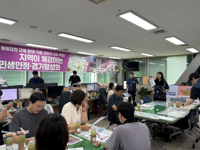 포항시가 전 부서를 대상으로 진행하고 있는 찾아가는 청렴소통 간담회 모습. ⓒ 포항시