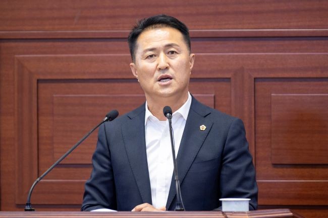 제357회 경북도의회 임시회에서 도정질문을 펼치고 있는 김진엽 도의원. ⓒ 경북도의회
