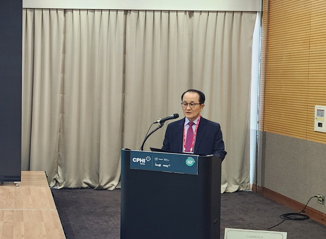 한국바이오의약품협회 이정석 회장은 26일 오전 서울 코엑스에서 열린 CPHI Korea 2025 개막식에 참석해 축사를 했다. © 한국바이오의약품협회