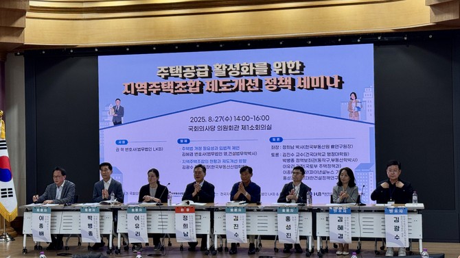 종합토론에서는 전문가들의 현실적 해법이 논의됐다. =김주환 기자