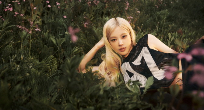 푸마(PUMA)가 글로벌 앰버서더 로제(ROSÉ)와의 첫 번째 협업 컬렉션 푸마 x 로제(PUMA x ROSÉ)를 공개한다. © 푸마