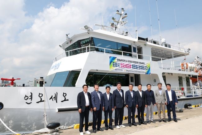 28일 연오세오호 행정선에서 '경북 남부지역 시·군의회 의장협의회(이하 협의회)' 월례회를 개최했다. ⓒ 포항시의회