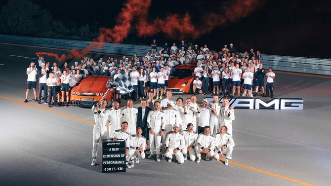 '콘셉트 AMG GT XX'로 24시간 동안 5479㎞를 주행하며 전기차 장거리 주행 신기록을 세웠다. ⓒ 메르세데스-벤츠 코리아