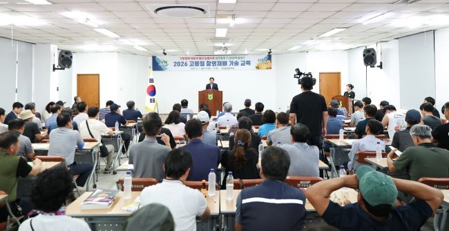 성주군 고품질 참외 생산을 위한 읍면 순회 농업인실용교육 모습. ⓒ 성주군
