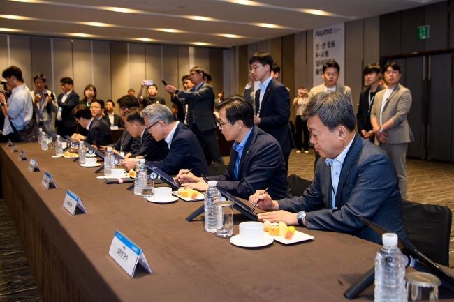 울릉군은 지난 1일 신안군, 옹진군과 함께 국회를 찾아 지역구 국회의원과 행정안전위원회을 잇따라 면담하며 섬 지역 지원을 위한 법·제도 개선을 공동으로 건의했다. ⓒ 울릉군
