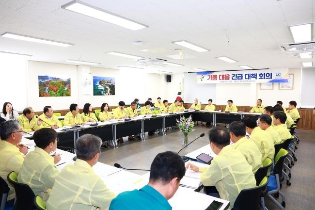 지난 1일 군청에서 실시한 '가뭄 대비 긴급대책회의' 모습. ⓒ 울진군