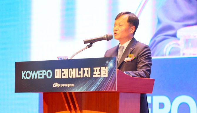 '코웨포(KOWEPO) 미래에너지 포럼'에서 이정복 사장이 기념사를 하고 있다. ⓒ 서부발전